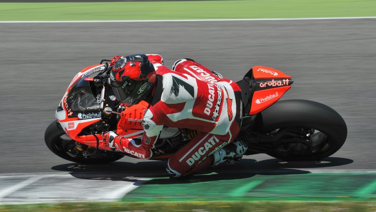 Carlos Checa concluye con éxito y con buenas sensaciones el test Ducati SBK en Mugello