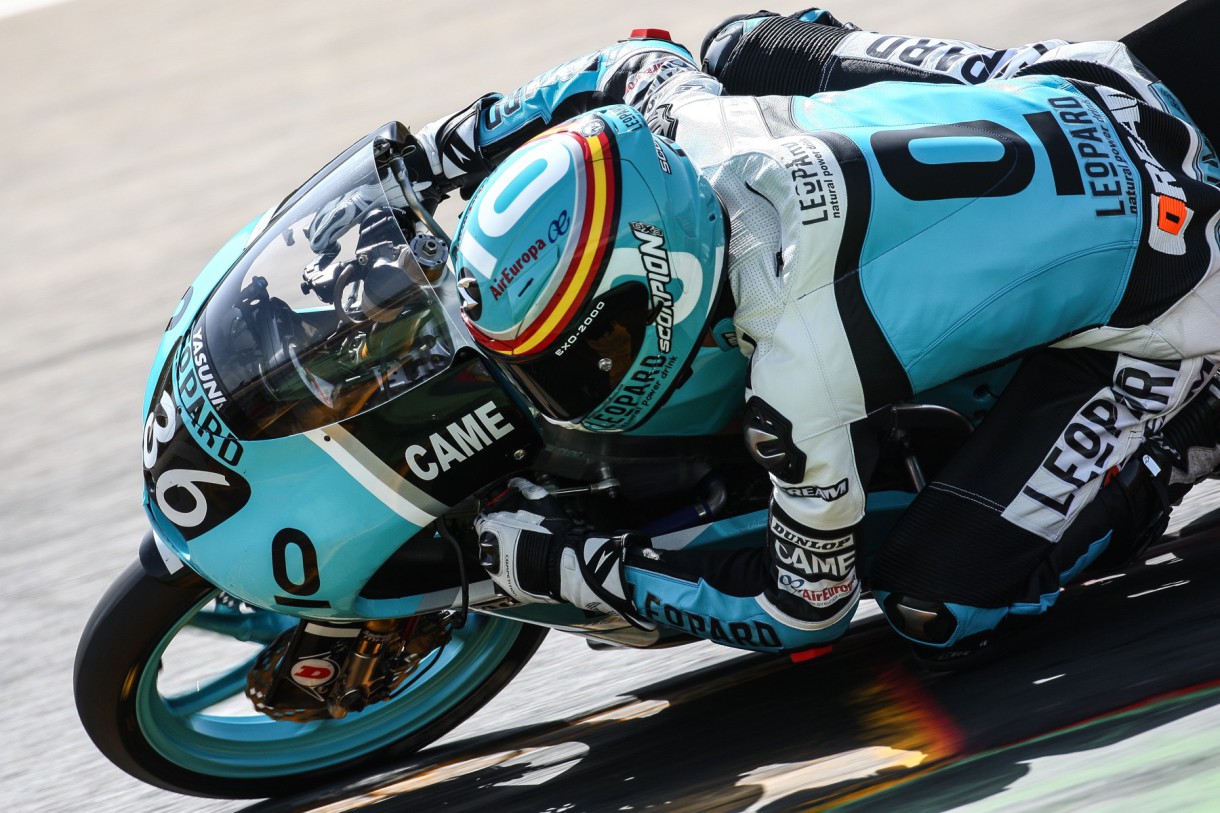 Joan Mir domina la carrera 1 del Mundial Junior Moto3 en Motorland Aragón