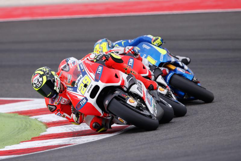 Andrea Iannone se lesiona el hombro, pero estará en Motorland Aragón MotoGP
