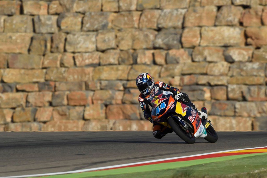 Oliveira gana una locura de carrera  de Moto3 en Motorland Aragón, Navarro 2º y Kent KO