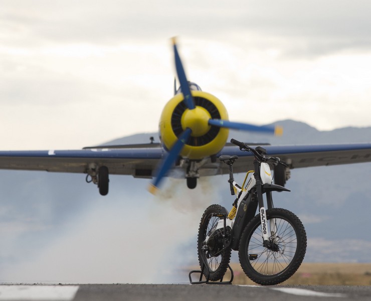 Bultaco Brinco es protagonista en un show con vuelo acrobático