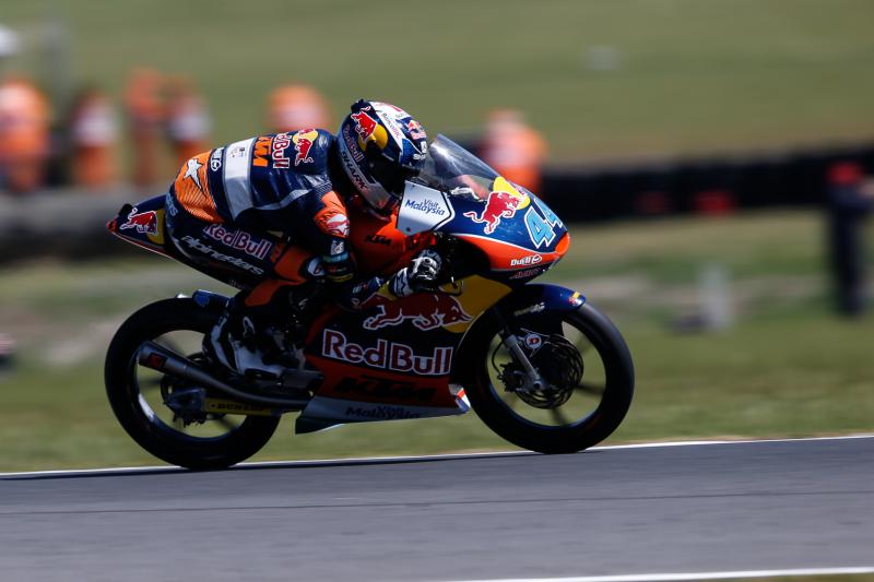 Miguel Oliveira gana la carrera de Moto3 en Phillip Island, Vázquez 2º y Binder 3º