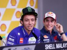 Valentino Rossi dice que Márquez favorece a Lorenzo en la lucha por MotoGP ¿Sí o no?