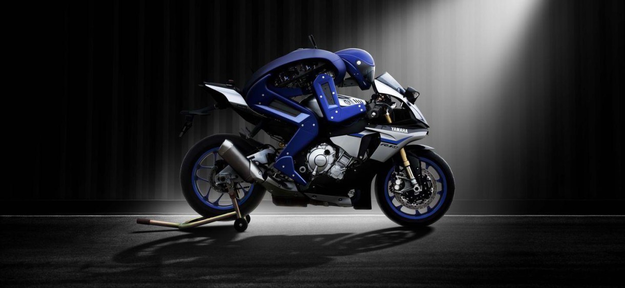 Yamaha Motobot v1, el robot que conduce motos y que se ha visto en el Salón de Tokio 2015