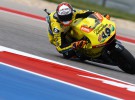 Álex Rins marca la pole de Moto2 en Austin, caída fea de Vázquez