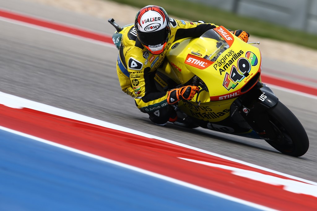 Álex Rins marca la pole de Moto2 en Austin, caída fea de Vázquez