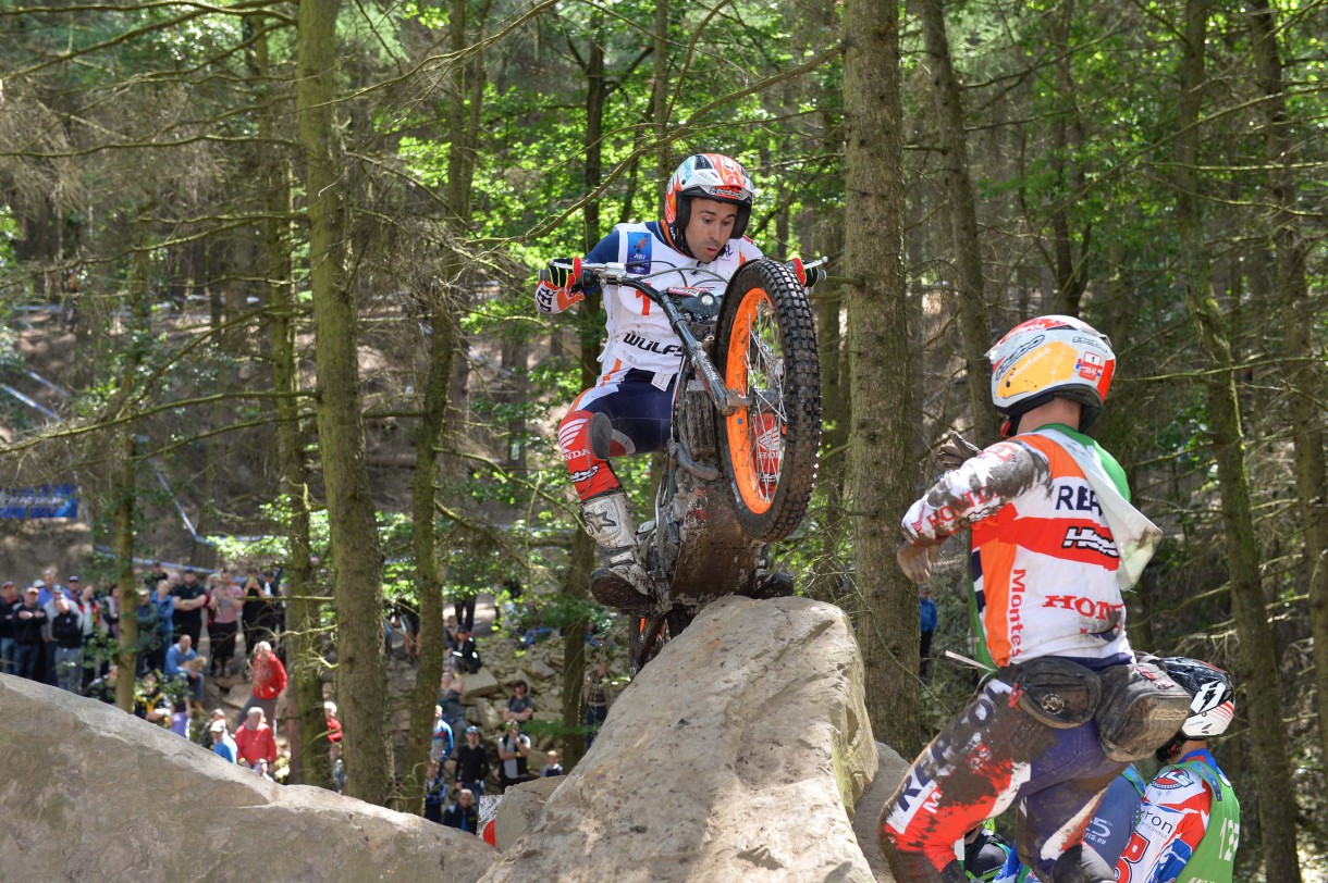 Toni Bou marca doblete en el Gran Premio de Gran Bretaña y es más líder