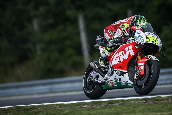 Cal Crutchlow machaca en la carrera de MotoGP en Brno, Rossi 2º y Márquez 3º