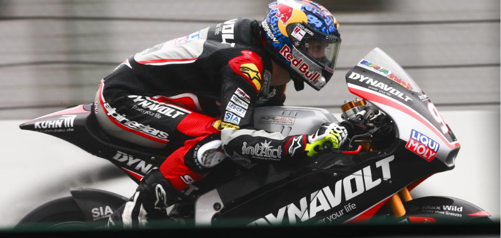 Jonas Folger logra la victoria de Moto2 en Brno, Rins 2º y Lowes 3º