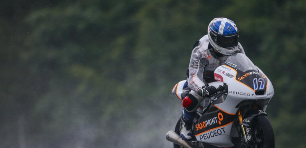 John Mcphee gana la carrera de Moto3 en Brno, con Martín 2º