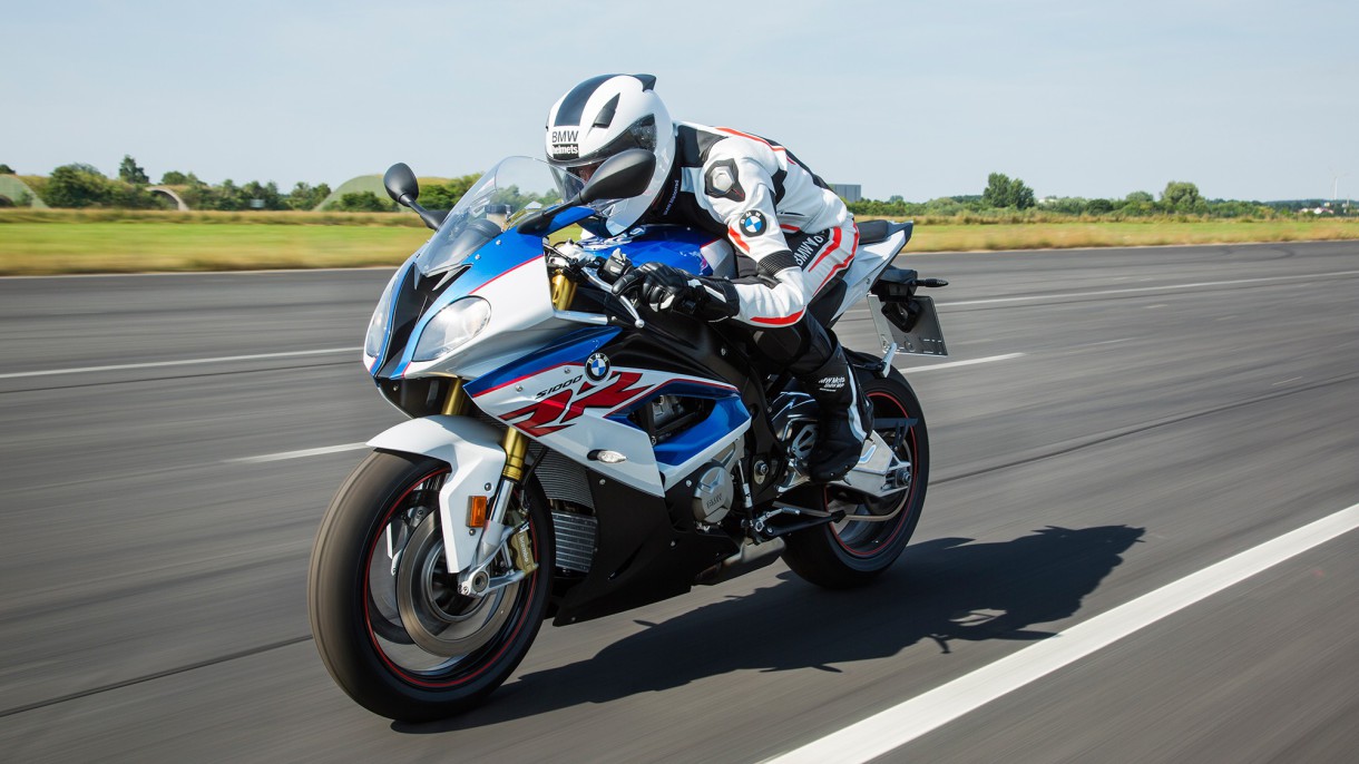 BMW presenta su Superbike 2017 en el Intermot