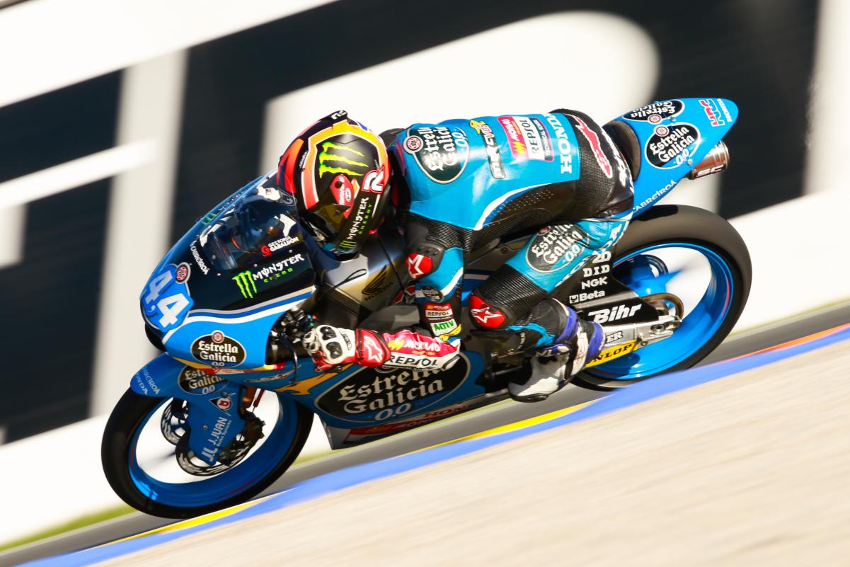 Arón Canet consigue su primera pole de Moto3 en Valencia, Binder 2º y 3º Ono