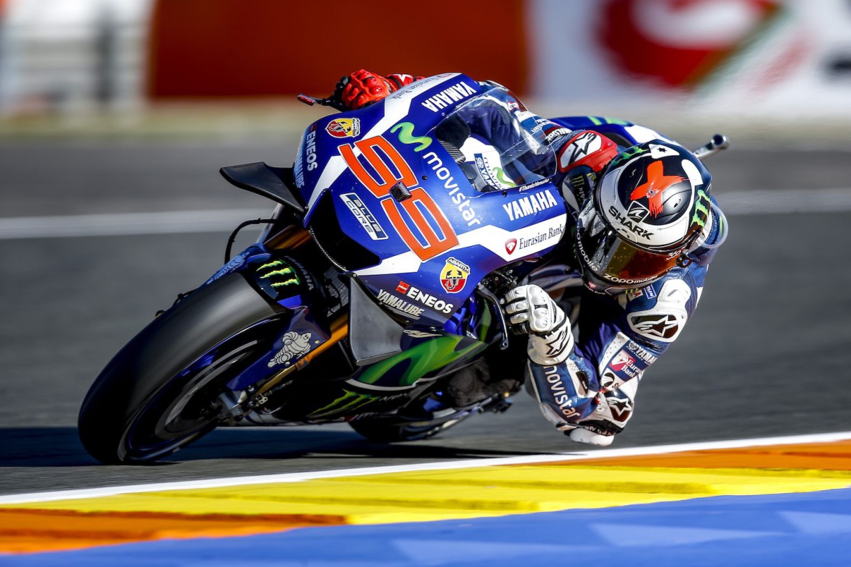 Jorge Lorenzo machaca los cronos y consigue la pole de MotoGP en Valencia