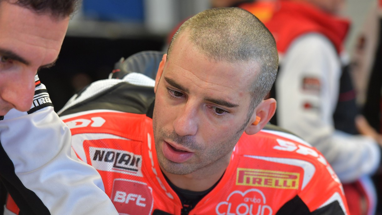 Marco Melandri se lesiona el menisco y será operado hoy en Italia