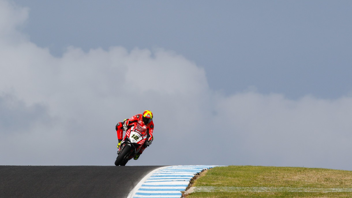 Xavi Forés controla el día 1 de test SBK 2017 en Phillip Island