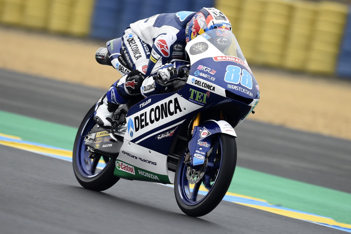 Jorge Martín marca la pole de Moto3 en Le Mans, Bulega 2º y Guevara 3º