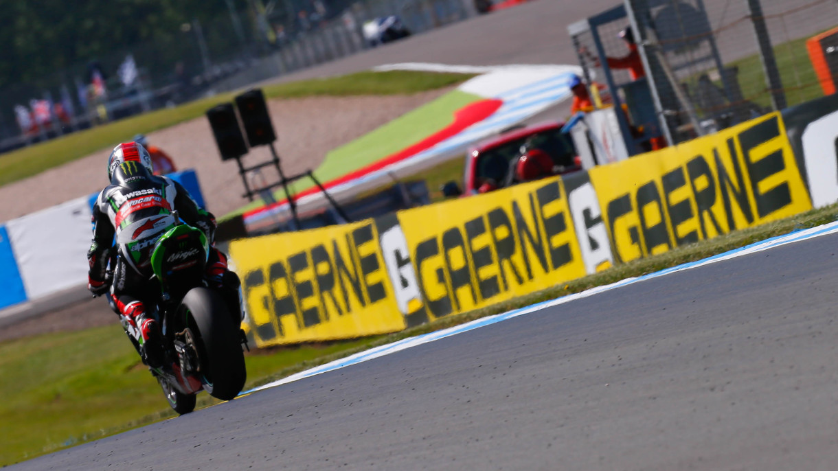 Jonathan Rea gana la carrera 2 de SBK en Donington Park