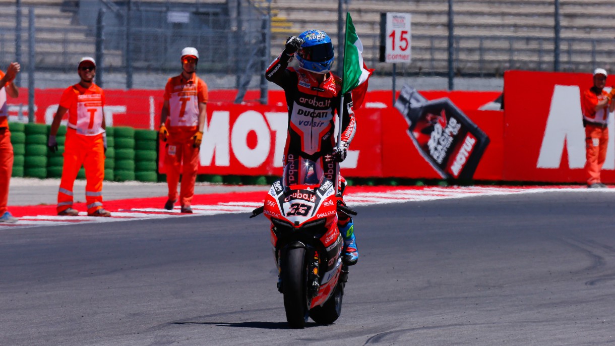 Marco Melandri gana la carrera 2 de SBK en Misano