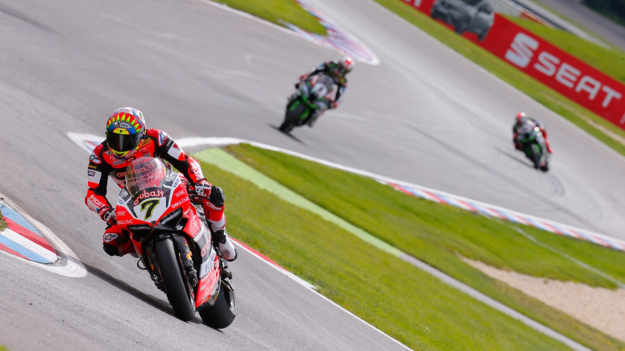 Chaz Davies gana la carrera 1 SBK en Lausitzring