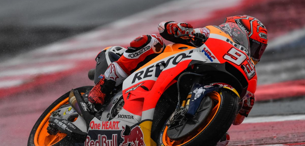 Marc Márquez triunfa en una carrera difícil de MotoGP en Misano