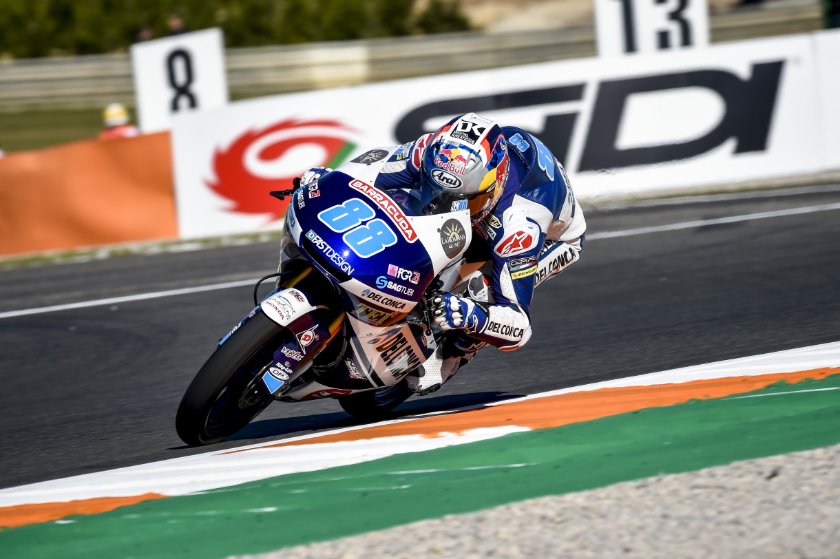 Jorge Martín domina y gana la carrera de Moto3 en Valencia, Mir 2º y Ramírez 3º