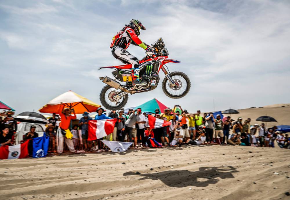 Joan Barreda gana la etapa 7 del Dakar 2018 y recorta distancia en la general