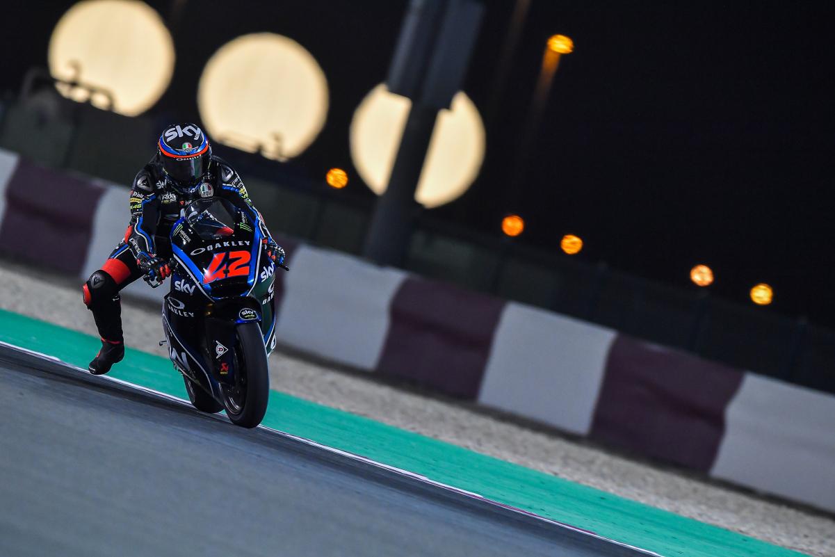 Pecco Bagnaia triunfa en la carrera de Moto2 en Qatar, Baldassarri 2º y Márquez 3º