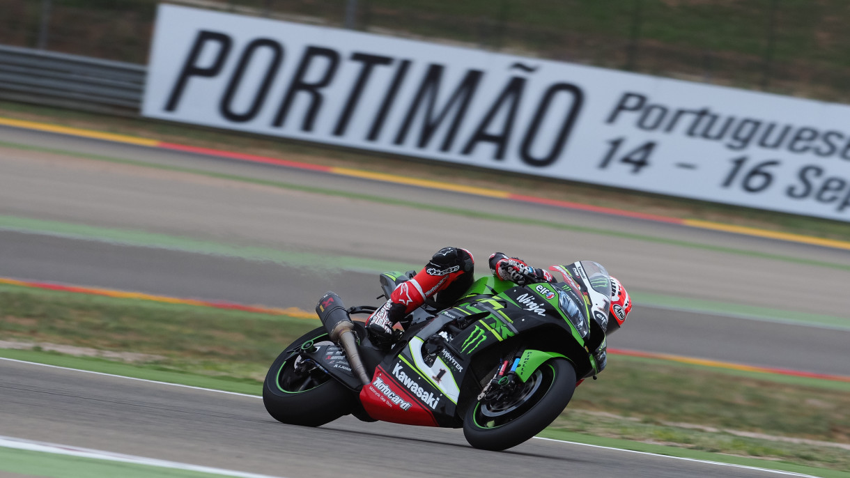 Jonathan Rea gana la carrera 1 de SBK en Motorland Aragón, Davies 2º y Forés 3º