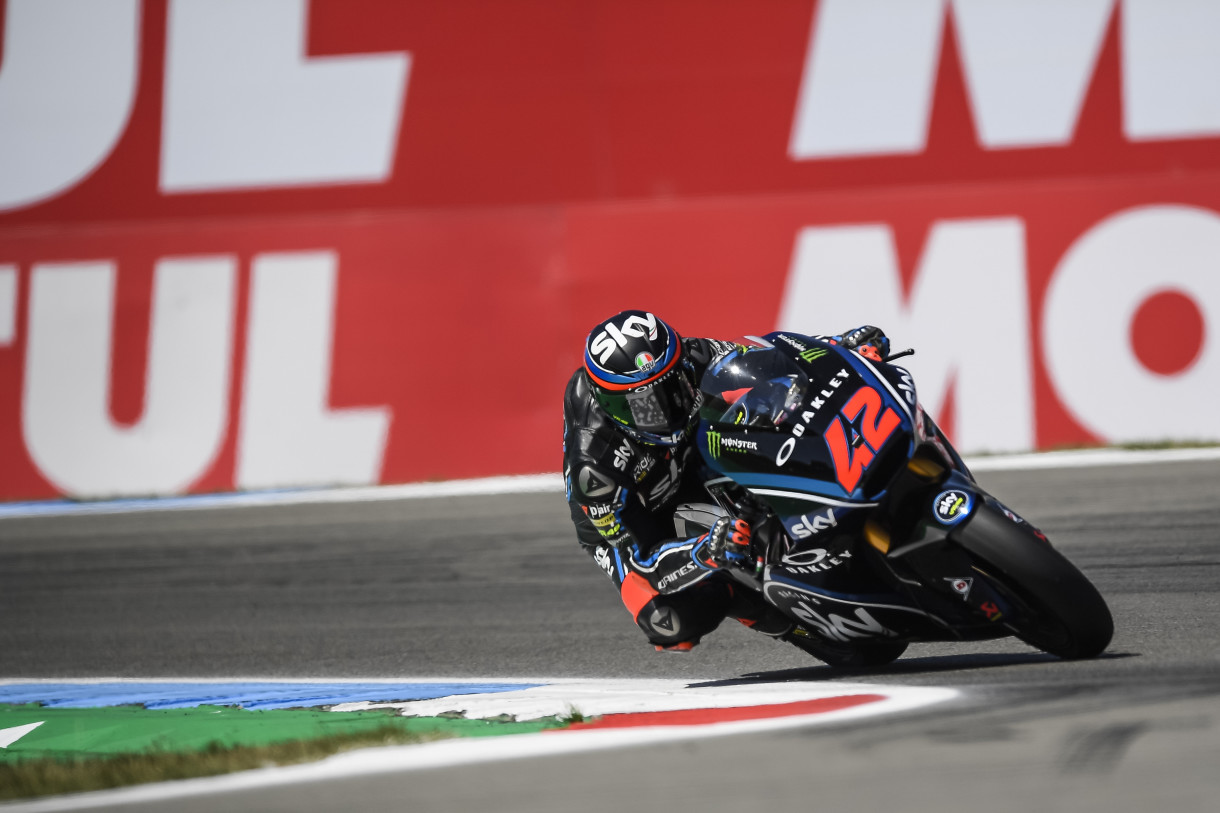 Pecco Bagnaia marca la pole de Moto2 en Assen, Schrotter 2º y Marini 3º