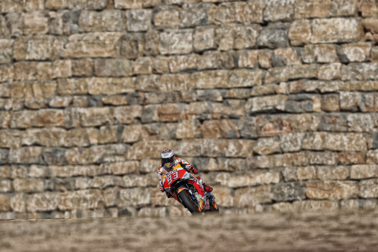 Marc Márquez gana la carrera de MotoGP en Motorland Aragón tras un duelo increíble con Dovizioso