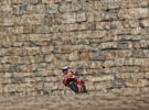 Marc Márquez gana la carrera de MotoGP en Motorland Aragón tras un duelo increíble con Dovizioso