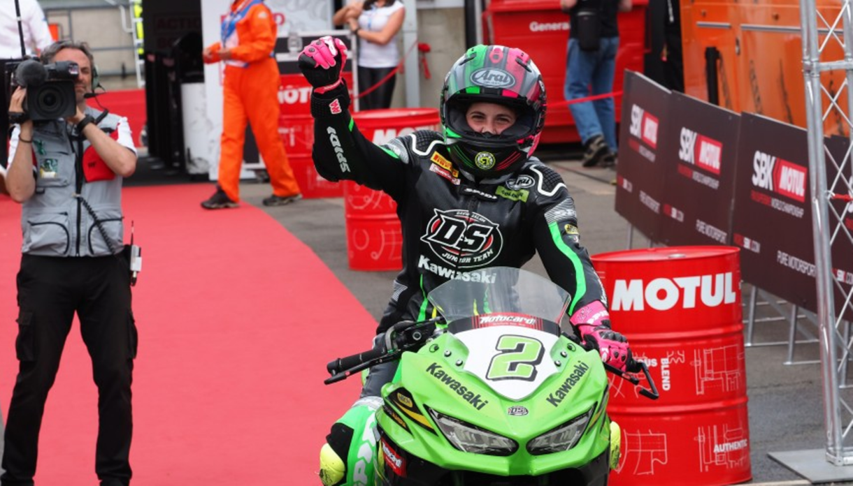 Ana Carrasco se proclama Campeona del Mundo de Supersport300 en Francia