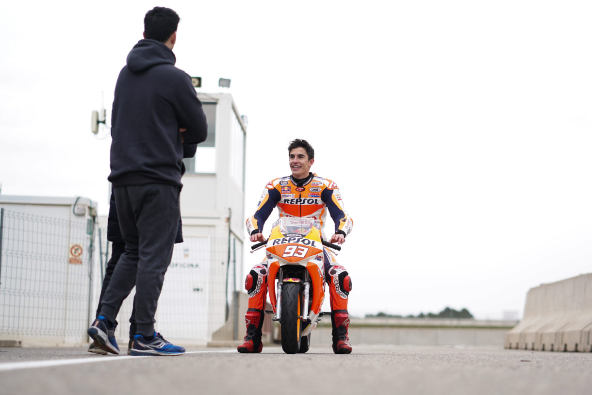 Marc Márquez vuelve a subirse a la moto después de dos meses