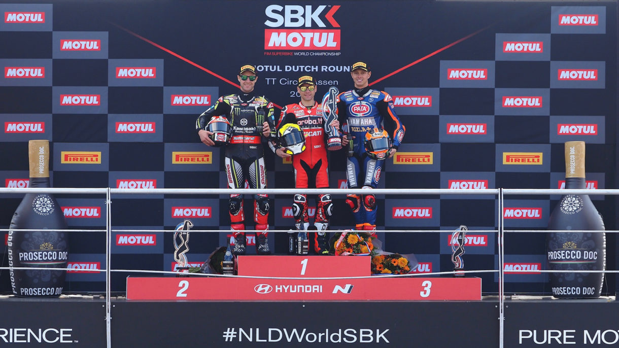 Álvaro Bautista gana la carrera 1 del Mundial SBK en Assen