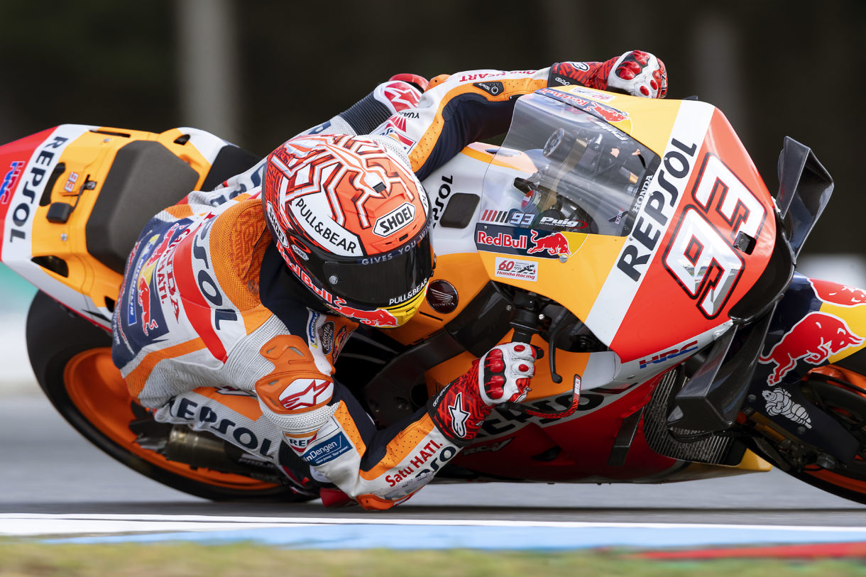 Marc Márquez logra la pole de MotoGP en Brno rodando con slicks en lluvia