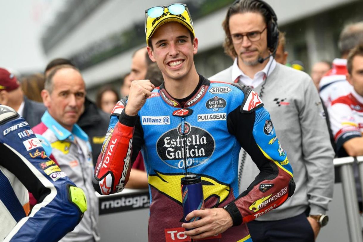 Álex Márquez triunfa en la carrera de Moto2 en Brno y es más líder