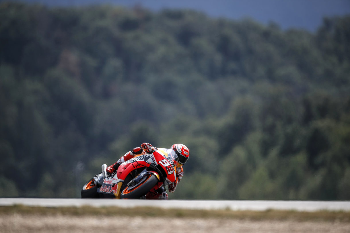 Marc Márquez domina la carrera de MotoGP en Brno, Dovi 2º y Miller 3º