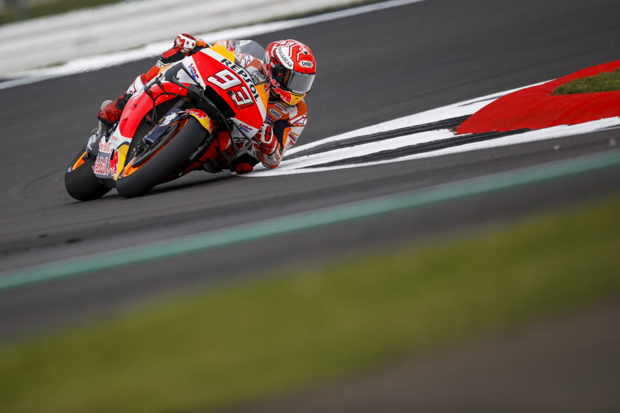 Marc Márquez logra la pole de MotoGP en Silverstone, Rossi 2º y Miller 3º