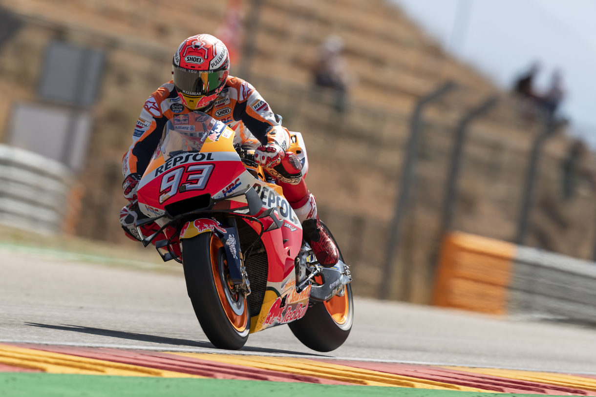 Marc Márquez triunfa y controla la carrera de MotoGP en Motorland Aragón