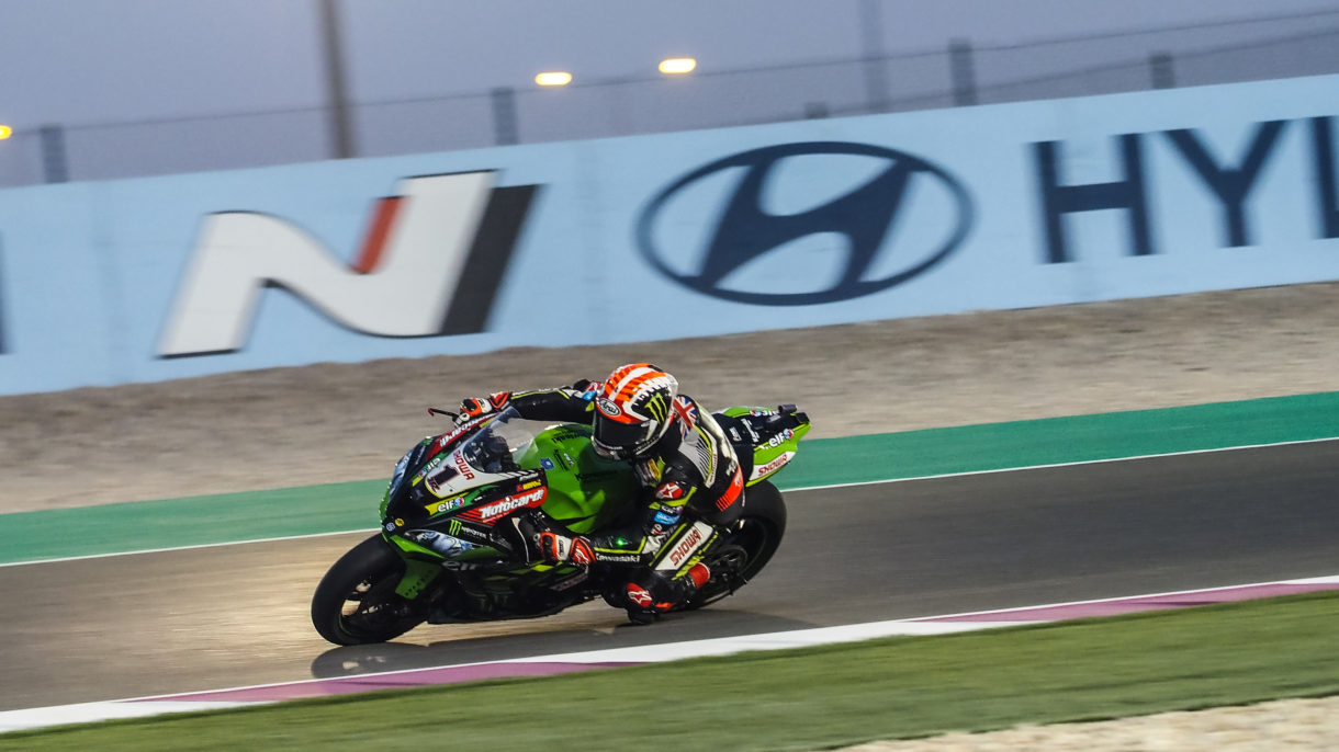 Jonathan Rea marca un triplete de victorias SBK en Qatar, Davies 2º y Bautista 3º