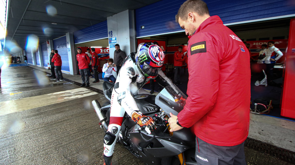 Leon Haslam domina el día 1 de test SBK 2020 en Jerez