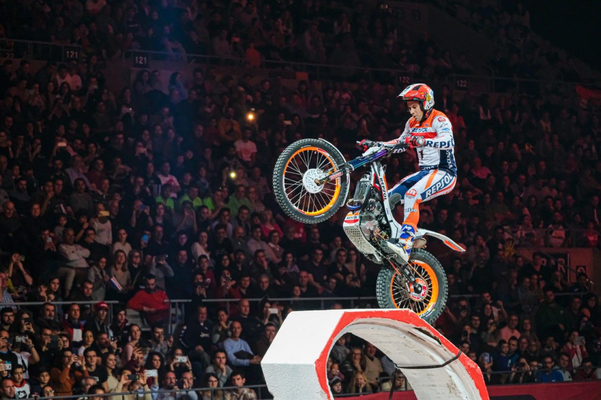 Toni Bou triunfa en la cuarta cita del Mundial X-Trial 2020 en Barcelona