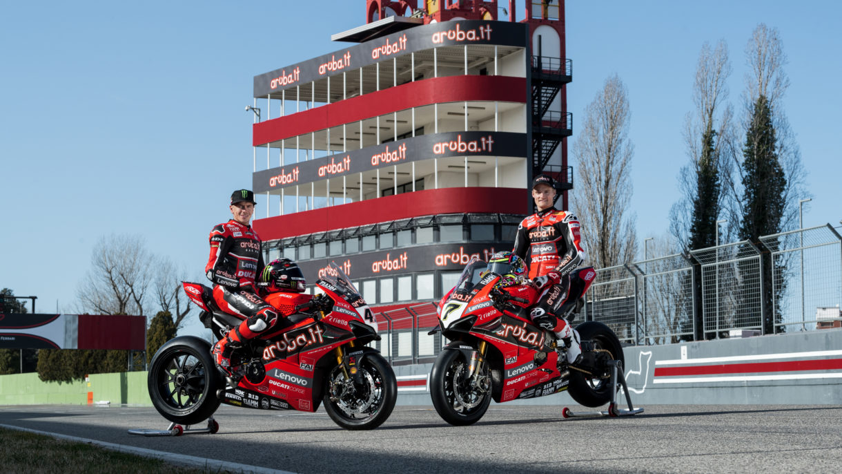 El equipo Aruba.it Racing – Ducati SBK se ha presentado en Imola con Davies y Redding