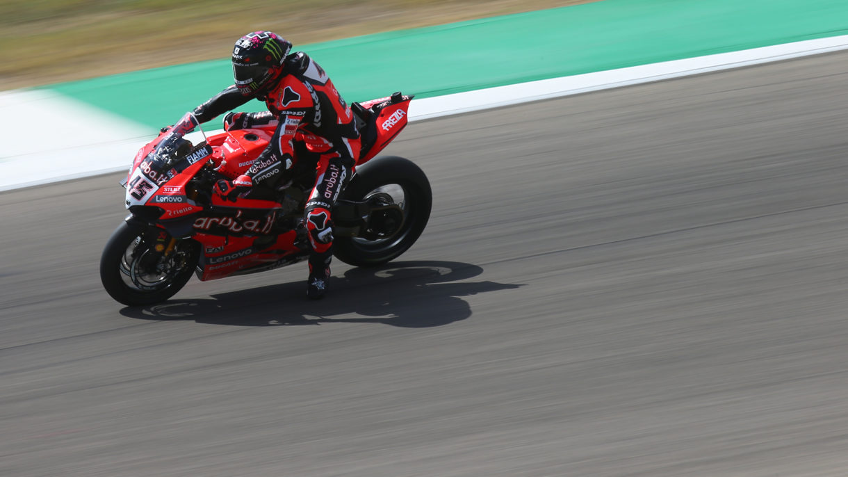 Scott Redding gana la Superpole race del Mundial Superbike en Motorland Aragón