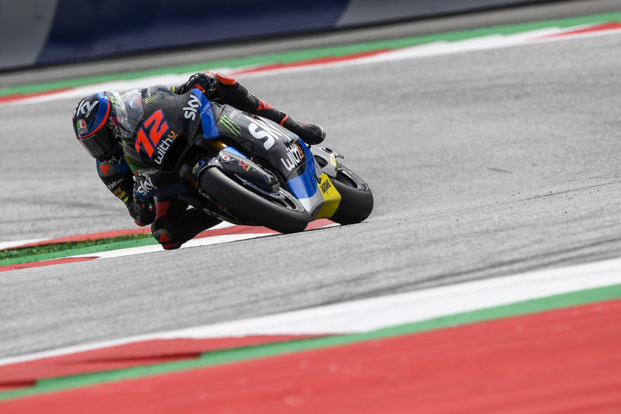 Marco Bezzecchi gana la carrera de Moto2 en Austria, tras la penalización a Martín