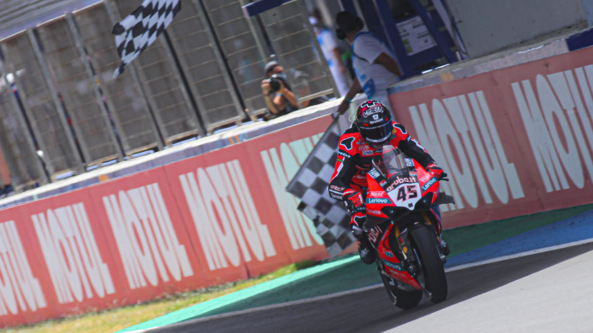 Scott Redding domina la carrera 2 del Mundial Superbike en Jerez, Davies 2º y Razgatlioglu 3º