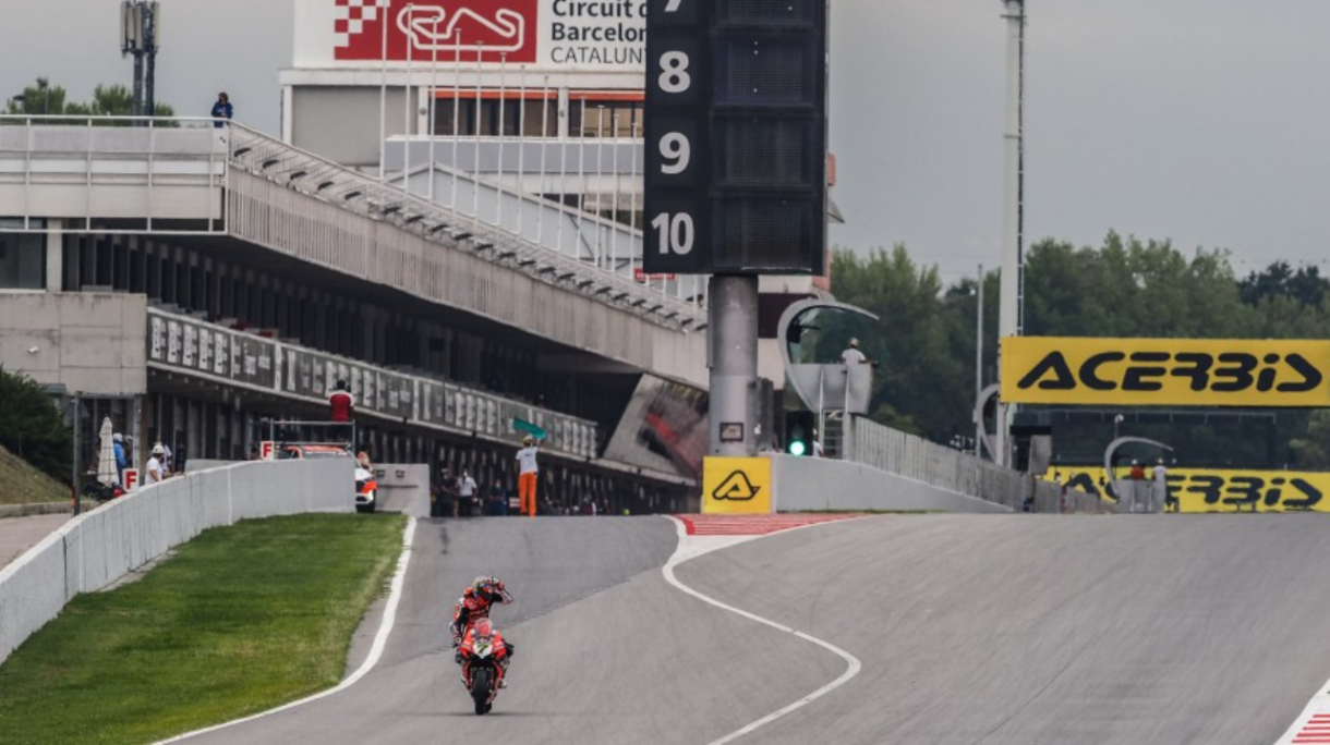 Chaz Davies domina la carrera 2 del Mundial de Superbike en el Circuito de Barcelona-Catalunya