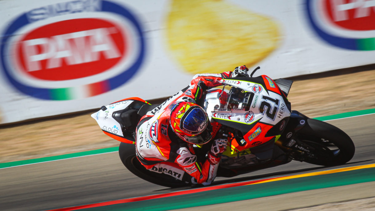 Michael Rinaldi gana la carrera 1 del Mundial de Superbike en Motorland Aragón, Rea 2º y Davies 3º