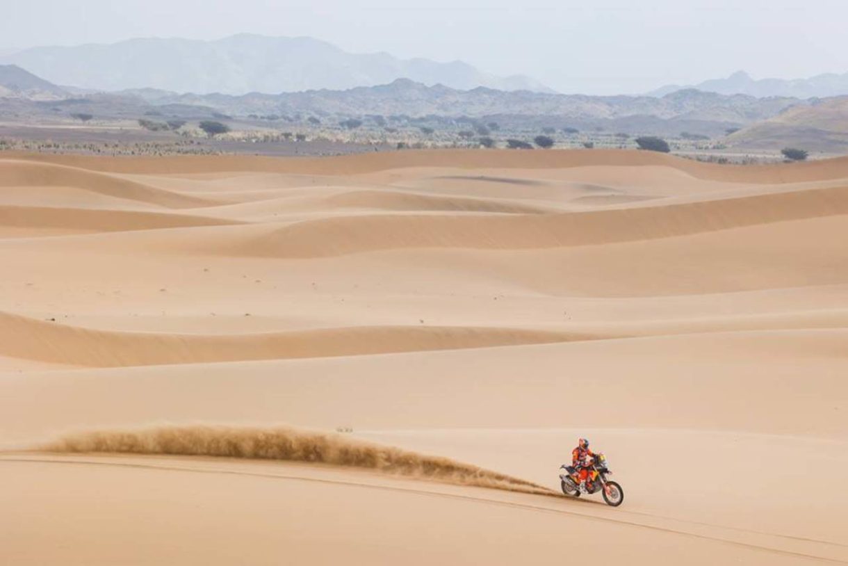 Sam Sunderland gana la etapa 11 del Dakar 2021, Kevin Benavides líder y Barreda abandona