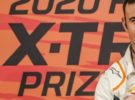 Toni Bou recibe su premio como ganador del Mundial X-Trial 2020